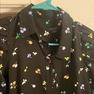 Ann Taylor Black Multicolor Floral woman’s button down dress